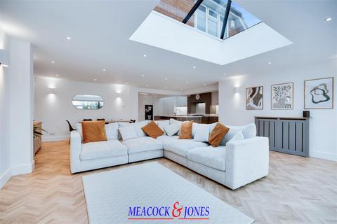 4 bedroom detached house for sale, Sebastian Avenue, Shenfield, Brentwood