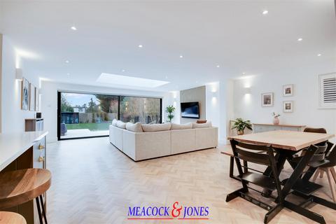 4 bedroom detached house for sale, Sebastian Avenue, Shenfield, Brentwood