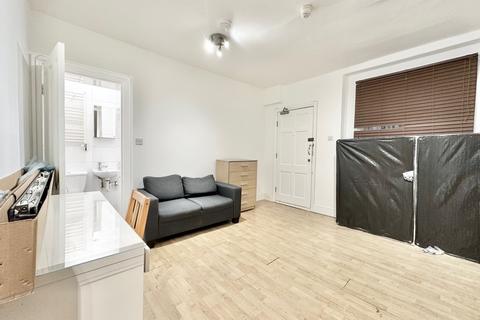 Studio to rent, 374 Finchley Road, London NW3