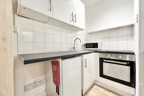 Studio to rent, 374 Finchley Road, London NW3