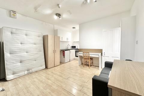 Studio to rent, 374 Finchley Road, London NW3