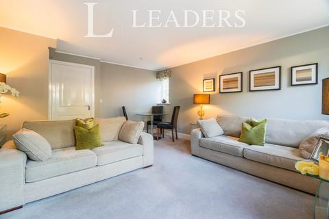 2 bedroom terraced house to rent, Kingfisher Close, KT22