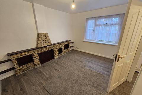 3 bedroom semi-detached house to rent, Cliveden Avenue, Birmingham B42