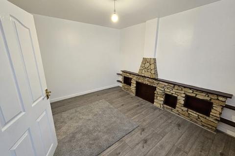 3 bedroom semi-detached house to rent, Cliveden Avenue, Birmingham B42