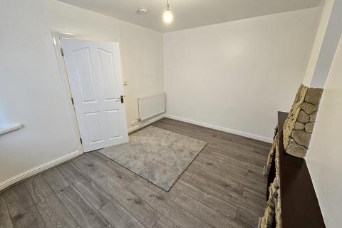 3 bedroom semi-detached house to rent, Cliveden Avenue, Birmingham B42