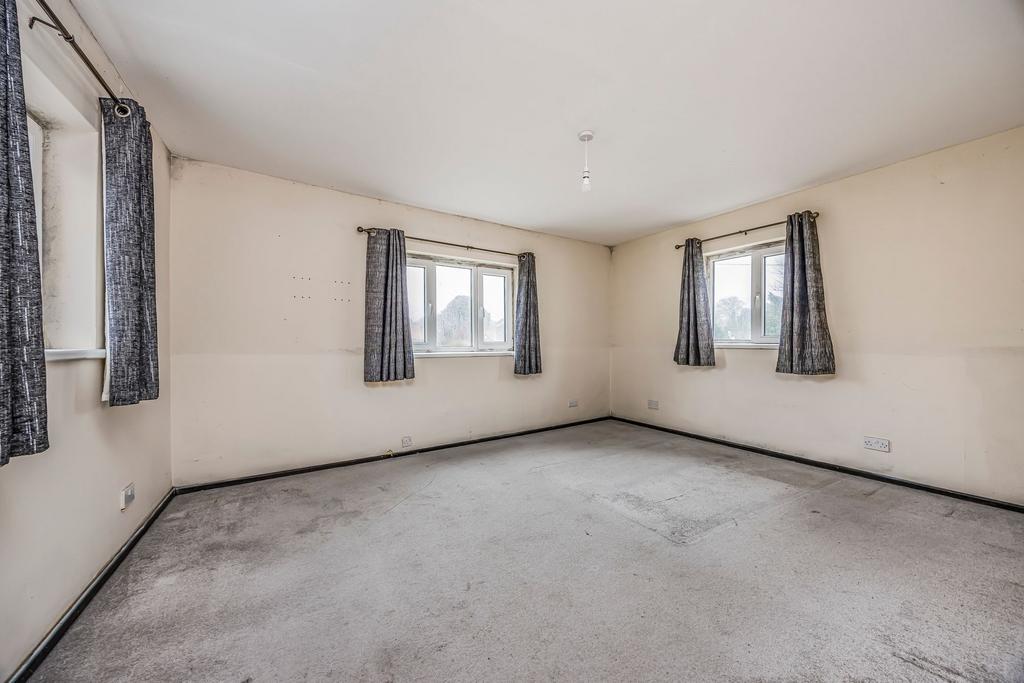 Flat Main Bedroom