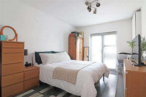 4 bedroom semi-detached house for sale, Colesmead Road, Redhill