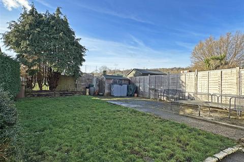 4 bedroom semi-detached house for sale, Colesmead Road, Redhill