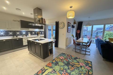 5 bedroom house for sale, Buttercup Drive, Daventry
