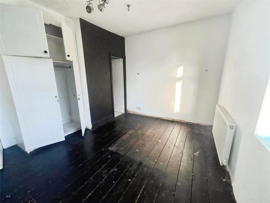 Bedroom 1 (Front)