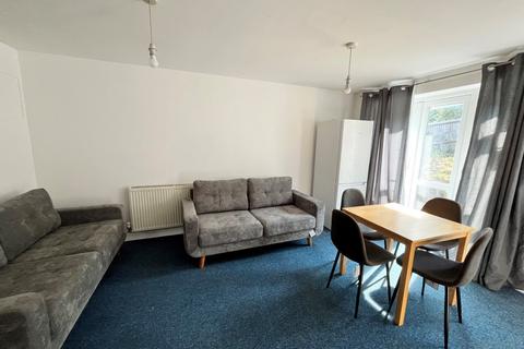 5 bedroom semi-detached house to rent, Lower Bevendean Avenue, Brighton, BN2 4FE