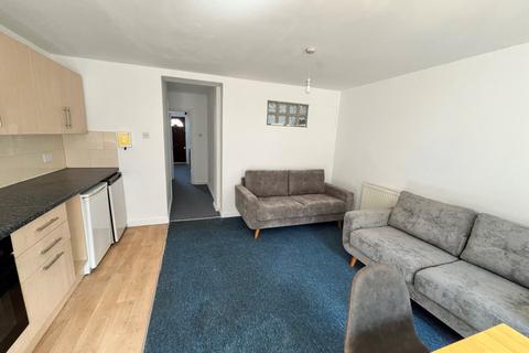 5 bedroom semi-detached house to rent, Lower Bevendean Avenue, Brighton, BN2 4FE