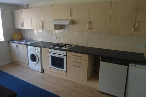 5 bedroom semi-detached house to rent, Lower Bevendean Avenue, Brighton, BN2 4FE