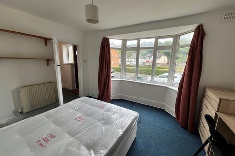 5 bedroom semi-detached house to rent, Lower Bevendean Avenue, Brighton, BN2 4FE