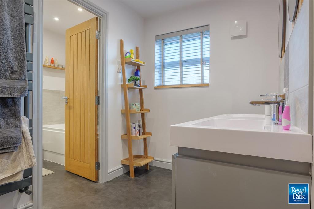 Jack 'N' Jill Bathroom