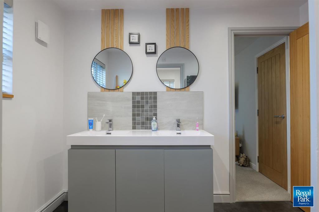 Jack 'N' Jill Bathroom