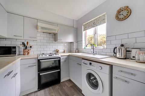 1 bedroom flat for sale, Shepperton Court Drive, Shepperton, TW17
