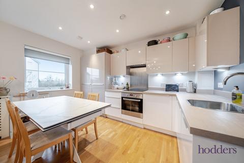 2 bedroom apartment for sale, Kennett Lane, Chertsey, Surrey, KT16