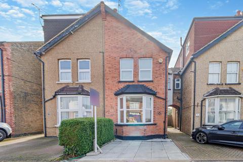 2 bedroom terraced house to rent, High Street, Northwood HA6