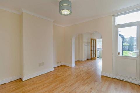 2 bedroom terraced house to rent, High Street, Northwood HA6