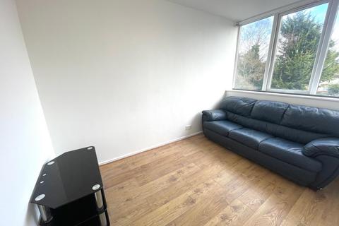 2 bedroom flat to rent, Dunstable Road, Luton LU4