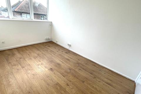 2 bedroom flat to rent, Dunstable Road, Luton LU4