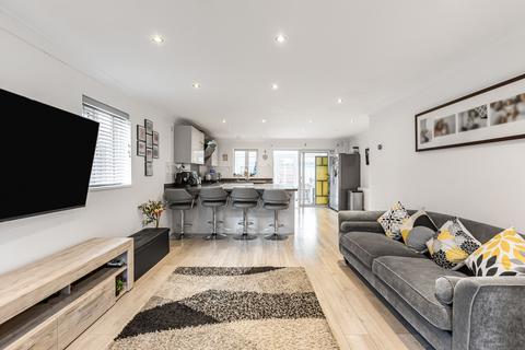 3 bedroom end of terrace house for sale, Glenwood, Welwyn Garden City, Hertfordshire, AL7