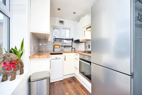 2 bedroom maisonette to rent, Windermere Road, Archway, Upper Holloway, London, N19