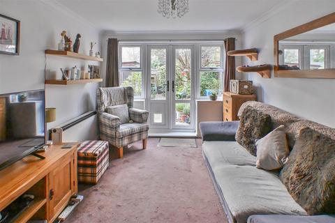 1 bedroom apartment for sale, Green Lane, Pilgrims Hatch, Brentwood