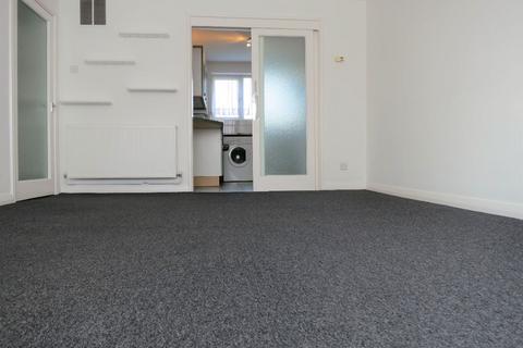 2 bedroom flat for sale, Bethany Waye, Feltham