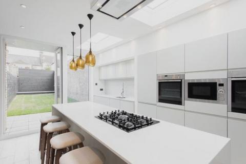 3 bedroom end of terrace house to rent, Neville Road, London, E7