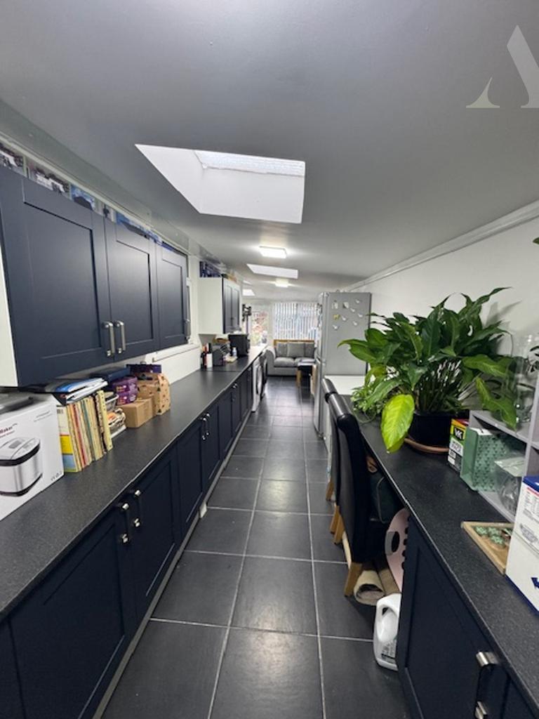 69 Heathland Ave Kitchen x 4.jpeg
