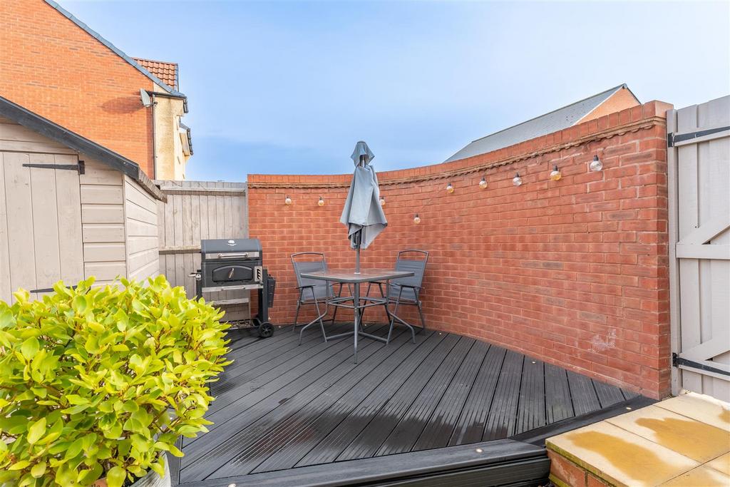 6 Wheatear Road Yatton BS49 4 FR exterior -6.jpg