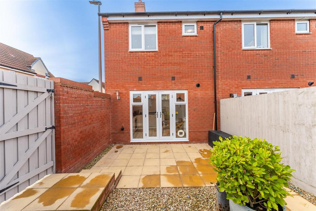 6 Wheatear Road Yatton BS49 4 FR exterior -5.jpg