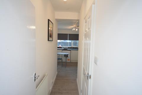 4 bedroom terraced house to rent, Landseer Avenue, London E12