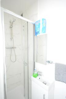4 bedroom terraced house to rent, Landseer Avenue, London E12