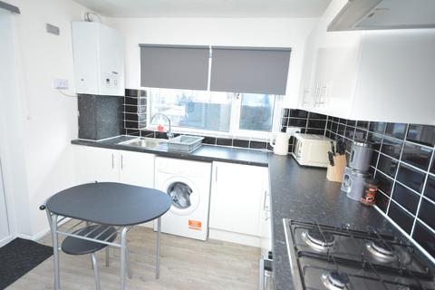 4 bedroom terraced house to rent, Landseer Avenue, London E12