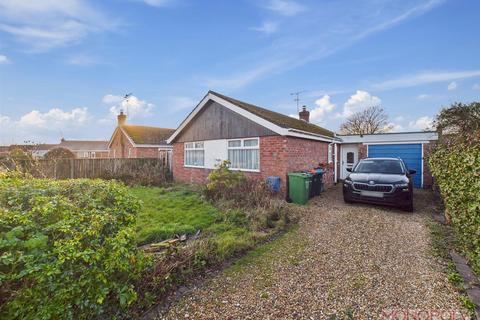 3 bedroom bungalow for sale, Townfield Avenue, Farndon, Chester