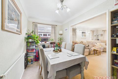 3 bedroom bungalow for sale, Townfield Avenue, Farndon, Chester