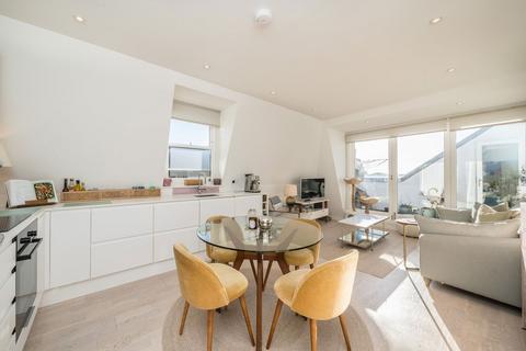 2 bedroom flat for sale, Elmfield Road, London SW17