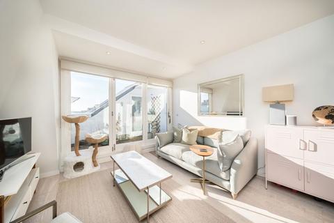 2 bedroom flat for sale, Elmfield Road, London SW17