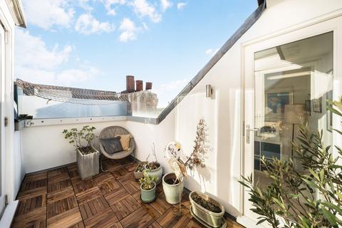 2 bedroom flat for sale, Elmfield Road, London SW17