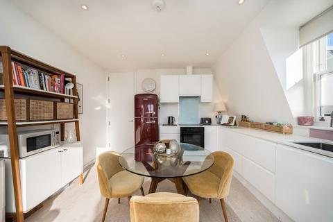 2 bedroom flat for sale, Elmfield Road, London SW17
