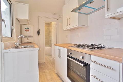 2 bedroom terraced house to rent, Sun Road, Swanscombe DA10