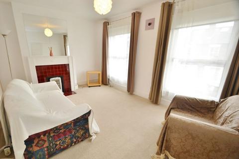2 bedroom flat to rent, Pelham Road, London SW19