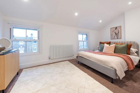 3 bedroom flat for sale, Adelaide Grove, London W12