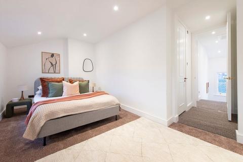 3 bedroom flat for sale, Adelaide Grove, London W12
