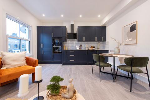 3 bedroom flat for sale, Adelaide Grove, London W12