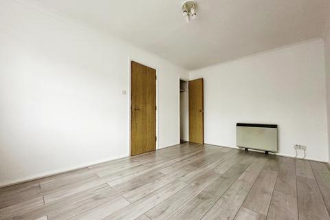 Studio to rent, Verona Close, Uxbridge, UB8