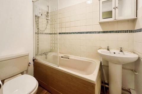 Studio to rent, Verona Close, Uxbridge, UB8